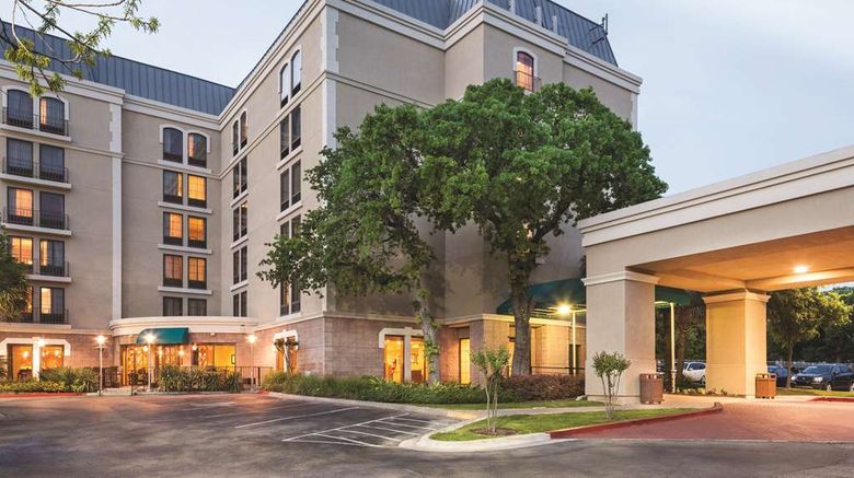 <b>Doubletree by Hilton - University Area Exterior</b>. Images powered by <a href="https://iceportal.shijigroup.com/" title="IcePortal" target="_blank">IcePortal</a>.