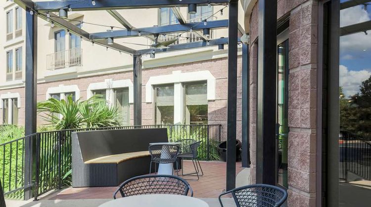 Doubletree by Hilton - University Area Exterior