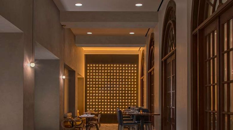 <b>DoubleTree by Hilton Hotel Austin Restaurant</b>. Images powered by <a href="https://iceportal.shijigroup.com/" title="IcePortal" target="_blank">IcePortal</a>.