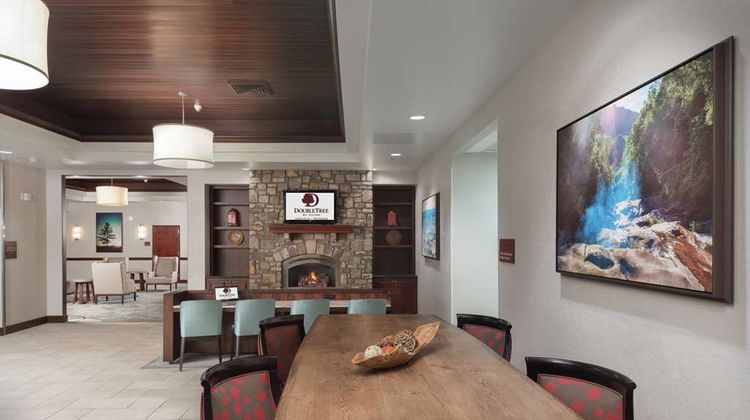 DoubleTree by Hilton Asheville-Biltmore Lobby