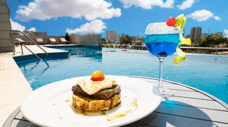 <b>Hilton Garden Inn Barranquilla Pool</b>. Images powered by <a href="https://iceportal.shijigroup.com/" title="IcePortal" target="_blank">IcePortal</a>.