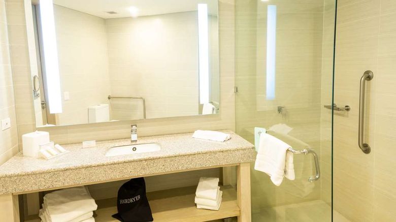 <b>Hilton Garden Inn Barranquilla Room</b>. Images powered by <a href="https://iceportal.shijigroup.com/" title="IcePortal" target="_blank">IcePortal</a>.