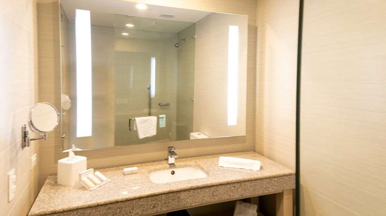 <b>Hilton Garden Inn Barranquilla Room</b>. Images powered by <a href="https://iceportal.shijigroup.com/" title="IcePortal" target="_blank">IcePortal</a>.