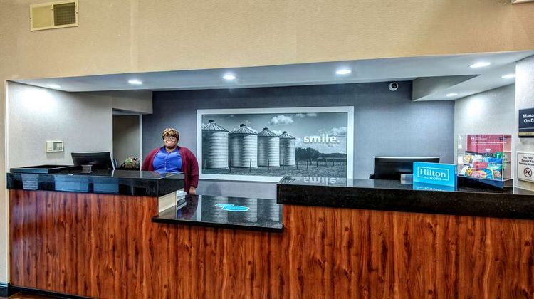 Hampton Inn Batesville Lobby