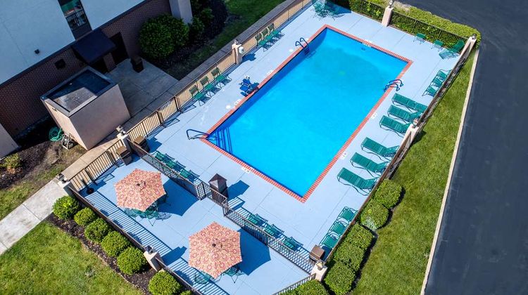 Hampton Inn Batesville Pool
