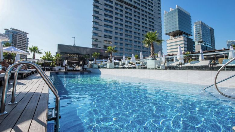 <b>Hilton Diagonal Mar Barcelona Pool</b>. Images powered by <a href="https://iceportal.shijigroup.com/" title="IcePortal" target="_blank">IcePortal</a>.