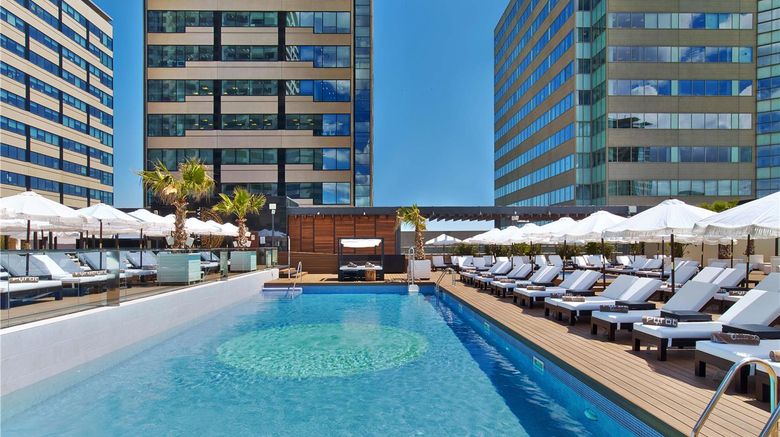 <b>Hilton Diagonal Mar Barcelona Pool</b>. Images powered by <a href="https://iceportal.shijigroup.com/" title="IcePortal" target="_blank">IcePortal</a>.