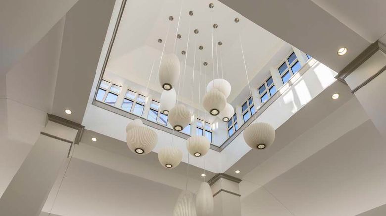 <b>Hilton Garden Inn Boca Raton Lobby</b>. Images powered by <a href="https://iceportal.shijigroup.com/" title="IcePortal" target="_blank">IcePortal</a>.