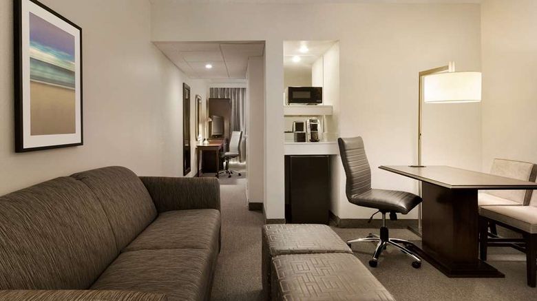 <b>Embassy Suites by Hilton Boca Raton Room</b>. Images powered by <a href="https://iceportal.shijigroup.com/" title="IcePortal" target="_blank">IcePortal</a>.