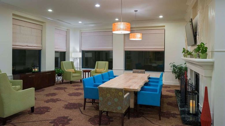 <b>Hilton Garden Inn Glastonbury Lobby</b>. Images powered by <a href="https://iceportal.shijigroup.com/" title="IcePortal" target="_blank">IcePortal</a>.