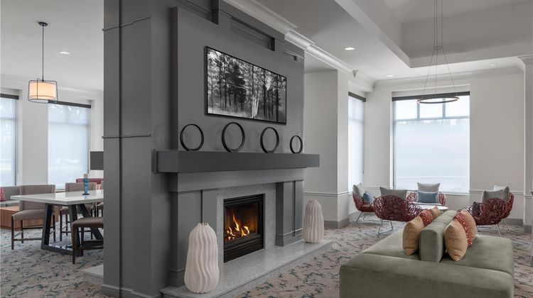 Hilton Garden Inn Glastonbury Lobby