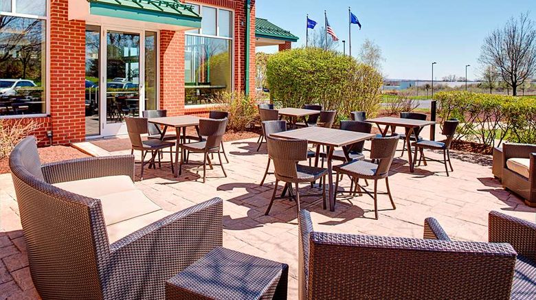 <b>Hilton Garden Inn Hartford North/Bradley Exterior</b>. Images powered by <a href="https://iceportal.shijigroup.com/" title="IcePortal" target="_blank">IcePortal</a>.
