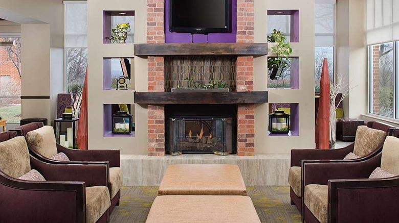 <b>Hilton Garden Inn Hartford North/Bradley Lobby</b>. Images powered by <a href="https://iceportal.shijigroup.com/" title="IcePortal" target="_blank">IcePortal</a>.