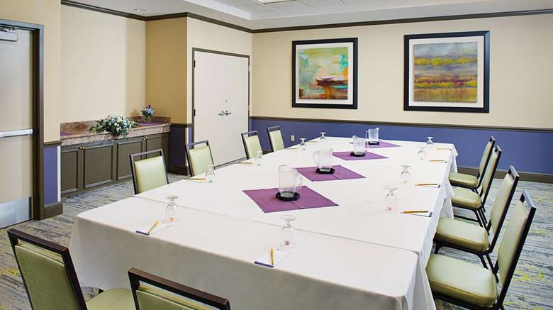 <b>Hilton Garden Inn Hartford North/Bradley Meeting</b>. Images powered by <a href="https://iceportal.shijigroup.com/" title="IcePortal" target="_blank">IcePortal</a>.