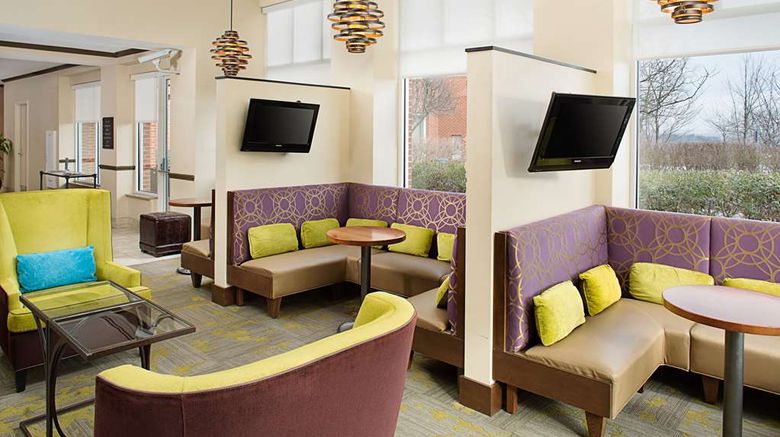 <b>Hilton Garden Inn Hartford North/Bradley Lobby</b>. Images powered by <a href="https://iceportal.shijigroup.com/" title="IcePortal" target="_blank">IcePortal</a>.