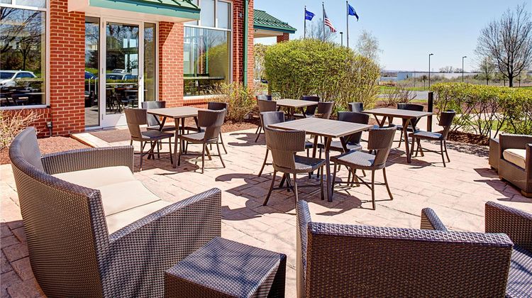 Hilton Garden Inn Hartford North/Bradley Exterior