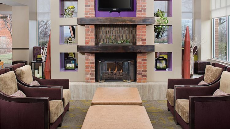 Hilton Garden Inn Hartford North/Bradley Lobby