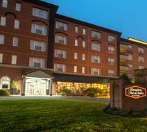 Hampton Inn & Suites Stamford Exterior