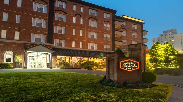 Hampton Inn & Suites Stamford Exterior