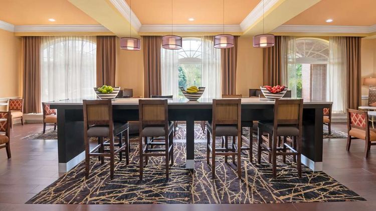 Hampton Inn & Suites Stamford Lobby