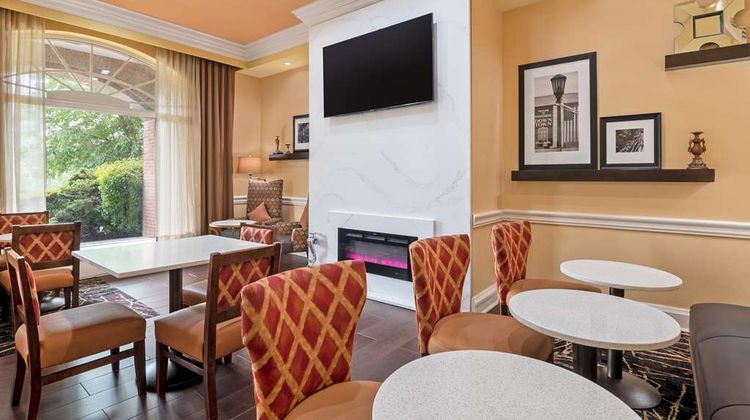 Hampton Inn & Suites Stamford Lobby