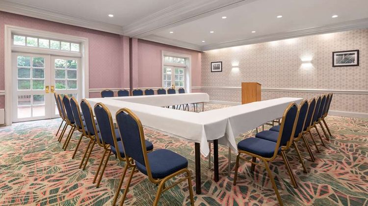 Hampton Inn & Suites Stamford Meeting