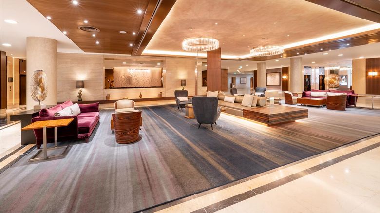<b>Hilton Berlin Lobby</b>. Images powered by <a href="https://iceportal.shijigroup.com/" title="IcePortal" target="_blank">IcePortal</a>.