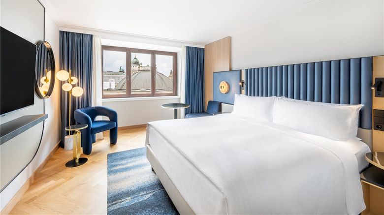<b>Hilton Berlin Room</b>. Images powered by <a href="https://iceportal.shijigroup.com/" title="IcePortal" target="_blank">IcePortal</a>.