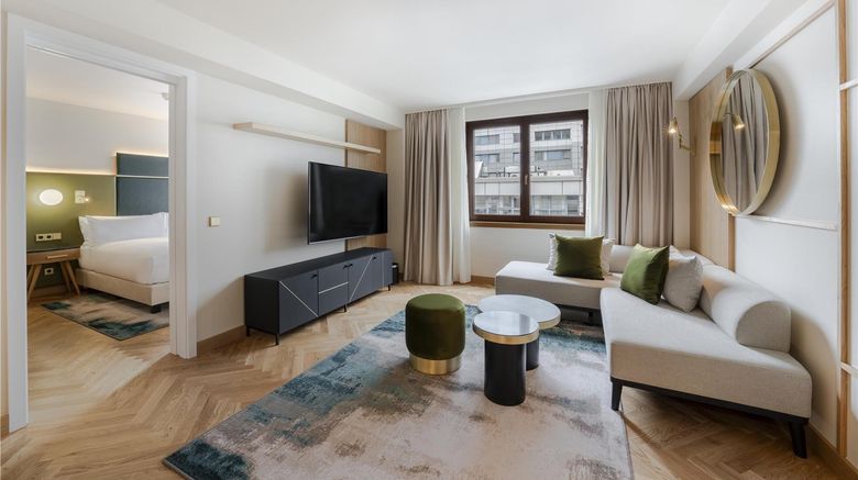 <b>Hilton Berlin Room</b>. Images powered by <a href="https://iceportal.shijigroup.com/" title="IcePortal" target="_blank">IcePortal</a>.