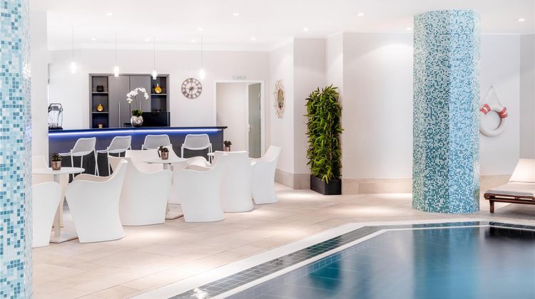 Hilton Berlin Pool