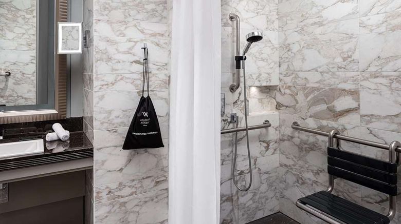 <b>Waldorf Astoria Berlin Room</b>. Images powered by <a href="https://iceportal.shijigroup.com/" title="IcePortal" target="_blank">IcePortal</a>.