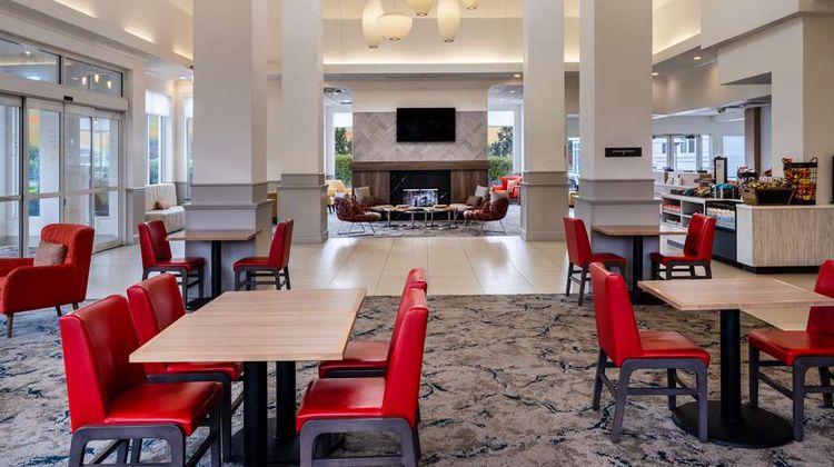 Hilton Garden Inn Bakersfield Lobby