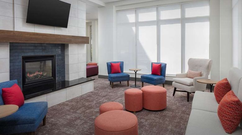 <b>Hilton Garden Inn Tuscaloosa Lobby</b>. Images powered by <a href="https://iceportal.shijigroup.com/" title="IcePortal" target="_blank">IcePortal</a>.