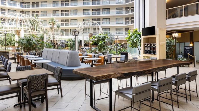 <b>Embassy Suites by Hilton Birmingham Restaurant</b>. Images powered by <a href="https://iceportal.shijigroup.com/" title="IcePortal" target="_blank">IcePortal</a>.
