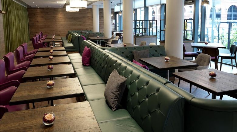 <b>Hilton Garden Inn Brindleyplace Restaurant</b>. Images powered by <a href="https://iceportal.shijigroup.com/" title="IcePortal" target="_blank">IcePortal</a>.