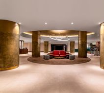 Hilton Birmingham Metropole Lobby