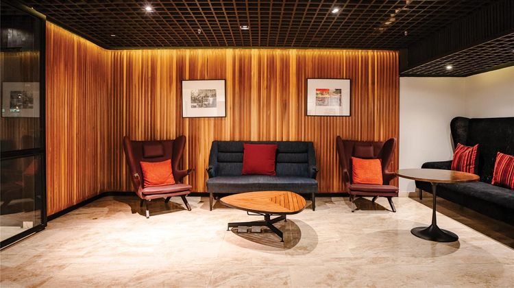 DoubleTree by Hilton Sukhumvit Bangkok Lobby