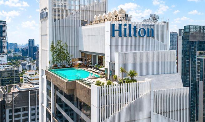 Hilton Sukhumvit Bangkok Exterior
