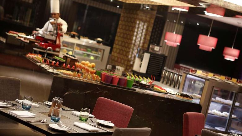 <b>Hilton Bangalore Embassy GolfLinks Restaurant</b>. Images powered by <a href="https://iceportal.shijigroup.com/" title="IcePortal" target="_blank">IcePortal</a>.