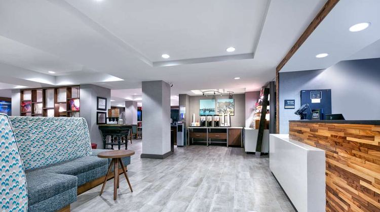 Hampton Inn Biloxi Lobby
