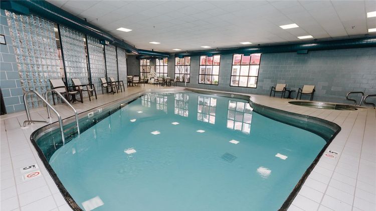 DoubleTree by Hilton Bloomington Pool