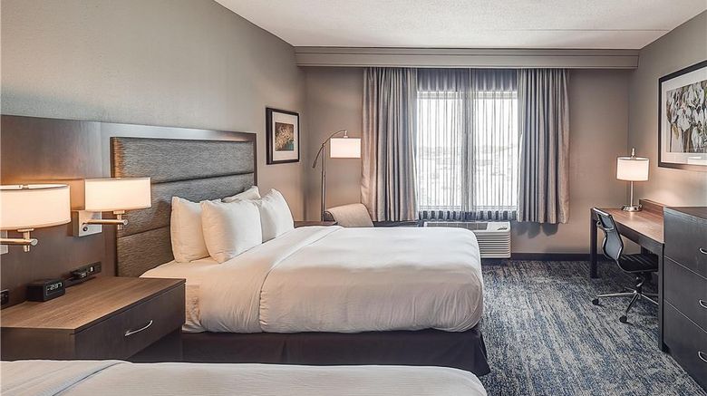 <b>DoubleTree by Hilton Bloomington Room</b>. Images powered by <a href="https://iceportal.shijigroup.com/" title="IcePortal" target="_blank">IcePortal</a>.