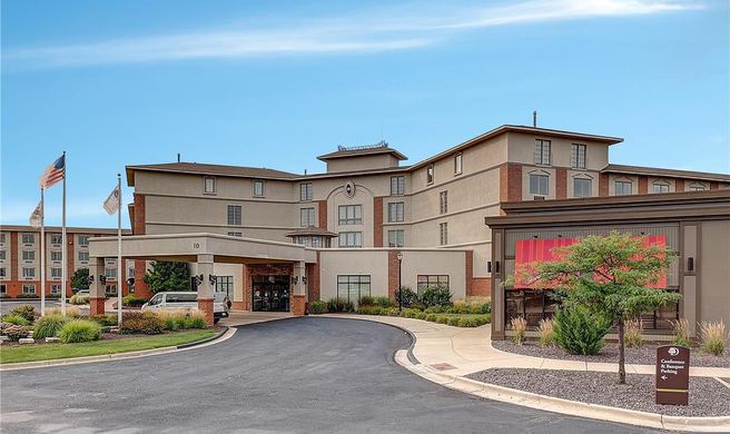 DoubleTree by Hilton Bloomington Exterior