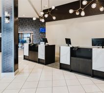 DoubleTree by Hilton Bloomington Lobby