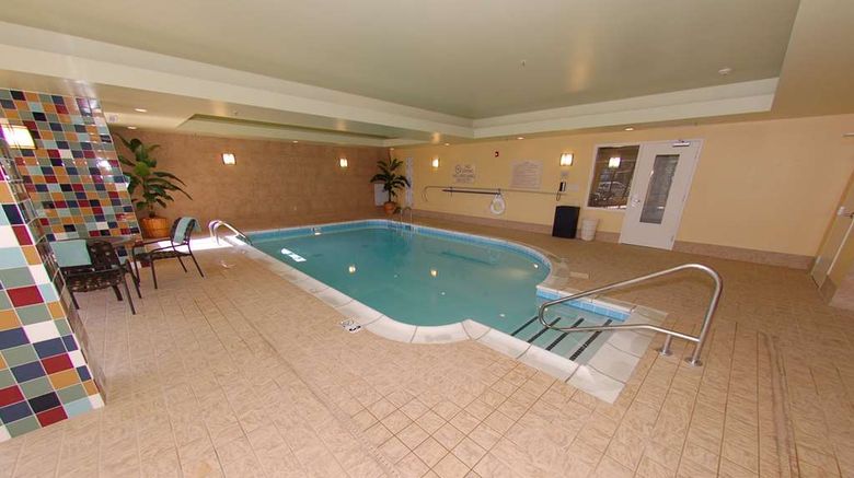 <b>Hilton Garden Inn Bowling Green Pool</b>. Images powered by <a href="https://iceportal.shijigroup.com/" title="IcePortal" target="_blank">IcePortal</a>.
