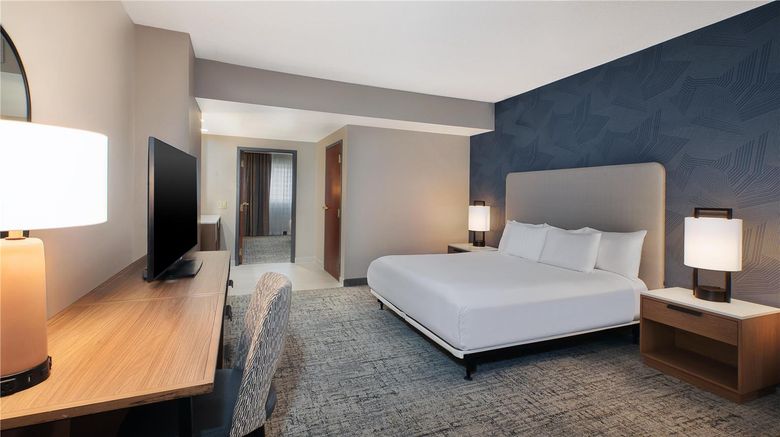 <b>Embassy Suites Nashville Cool Springs Room</b>. Images powered by <a href="https://iceportal.shijigroup.com/" title="IcePortal" target="_blank">IcePortal</a>.