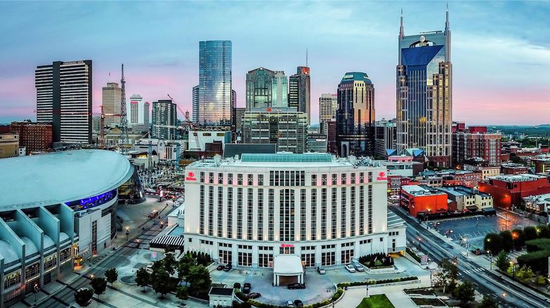 <b>Hilton Nashville Downtown Exterior</b>. Images powered by <a href="https://iceportal.shijigroup.com/" title="IcePortal" target="_blank">IcePortal</a>.