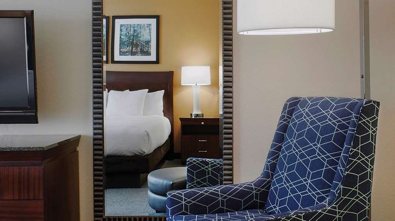 <b>DoubleTree Suites Bentonville Room</b>. Images powered by <a href="https://iceportal.shijigroup.com/" title="IcePortal" target="_blank">IcePortal</a>.
