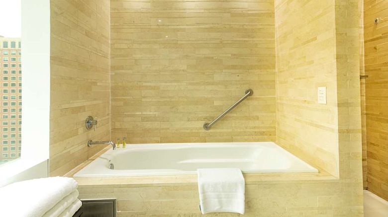 <b>Hilton Bogota Room</b>. Images powered by <a href="https://iceportal.shijigroup.com/" title="IcePortal" target="_blank">IcePortal</a>.