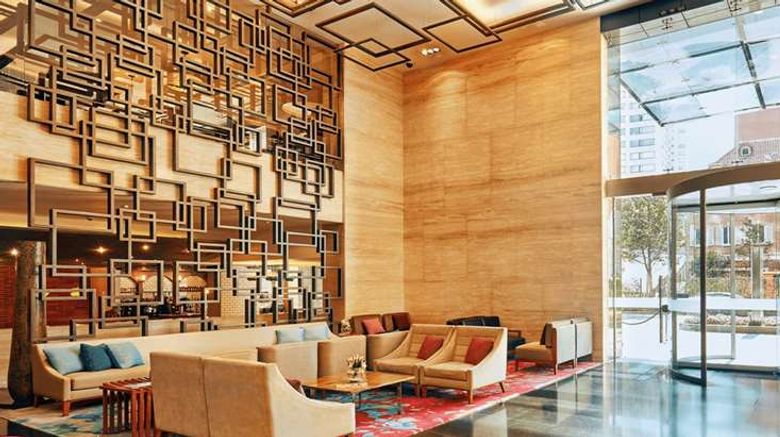 <b>Hilton Bogota Lobby</b>. Images powered by <a href="https://iceportal.shijigroup.com/" title="IcePortal" target="_blank">IcePortal</a>.